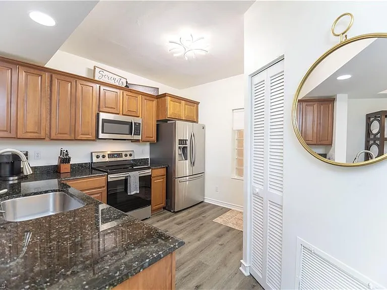 992 Woodshire Ln #D103 — Photo 3