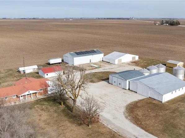 7067 Oak Ave, Raymond, IL 62560