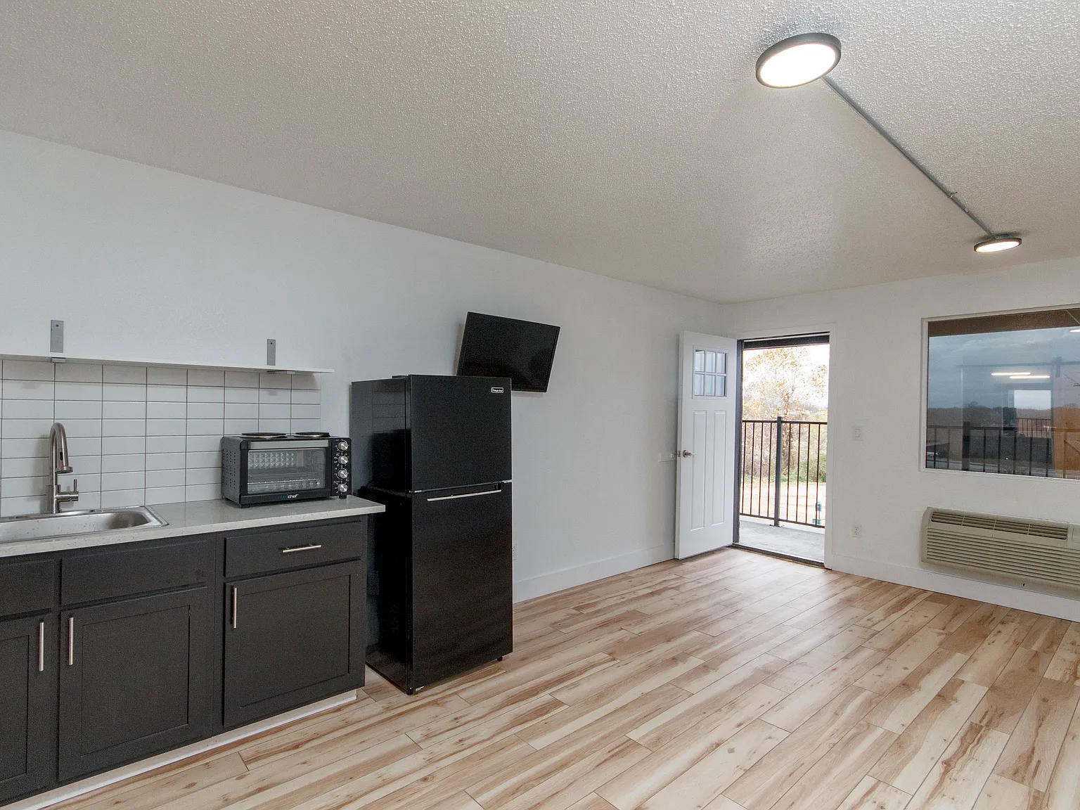 Studio, 300 sqft, $725 — Photo 4