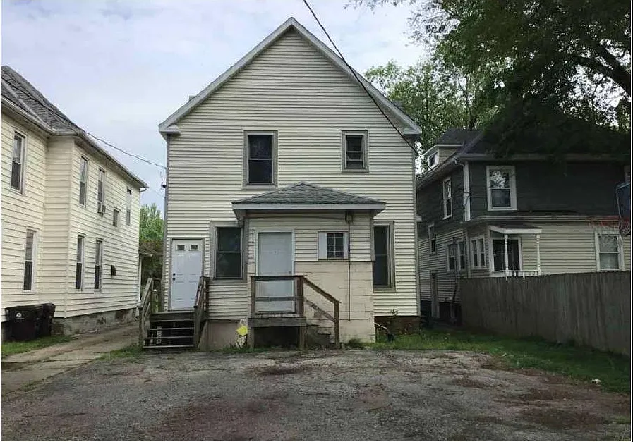 5 bed, 2559 sqft, $1,750 — Photo 2