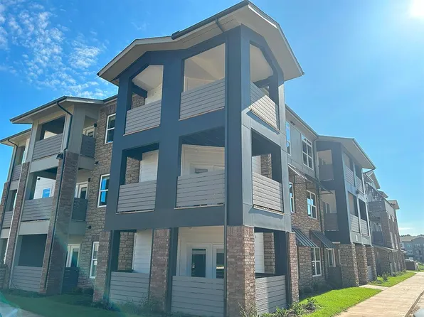 The Greens on Blossom Way Apartments