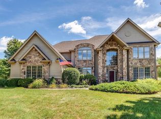 36W805 Red Gate Ct, Saint Charles, IL 60175