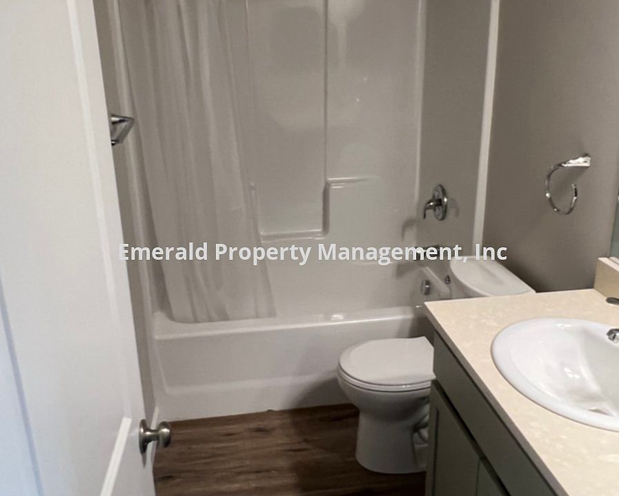 2nd image of 975 Arthur Ave