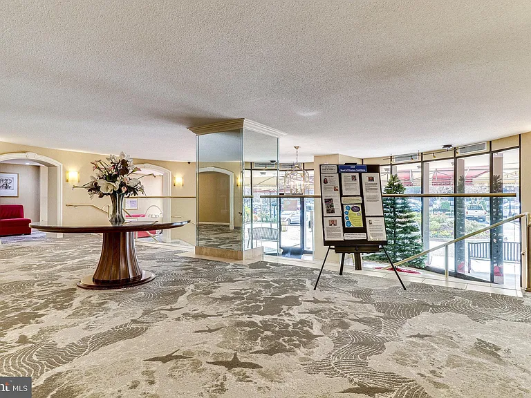 8360 Greensboro Dr #721 — Photo 19