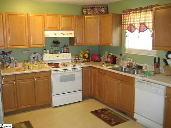 5th image of 29 Northway Dr