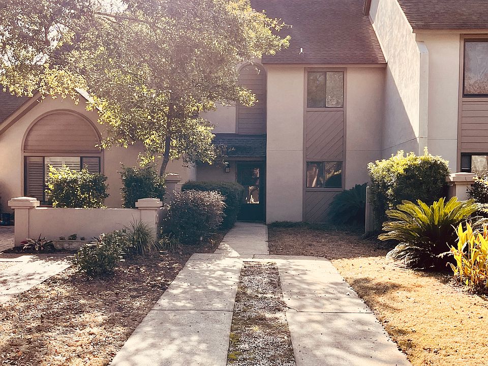 Entry with Private Parking