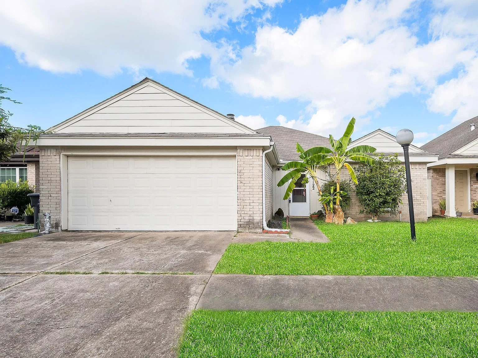 3 bed, 2.0 bath, 1760 sqft, $1,900 — Photo 1