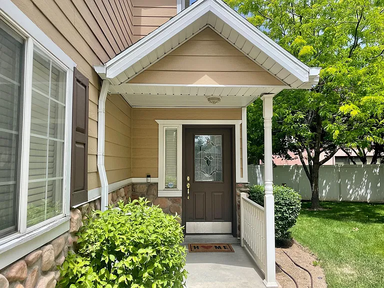 561 E Purple Lilac Ln — Photo 2