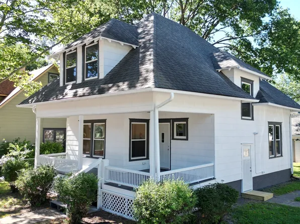 302 W California Ave, Urbana, IL 61801