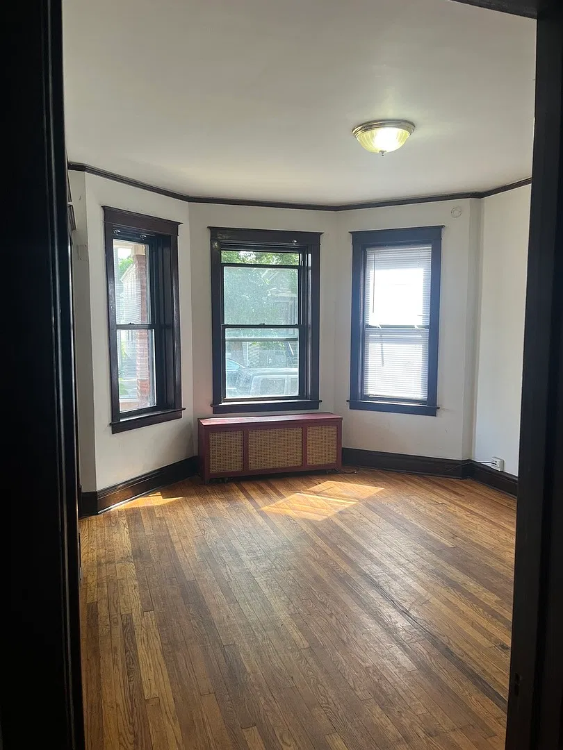 2 bed, 750 sqft, $1,200 — Photo 2