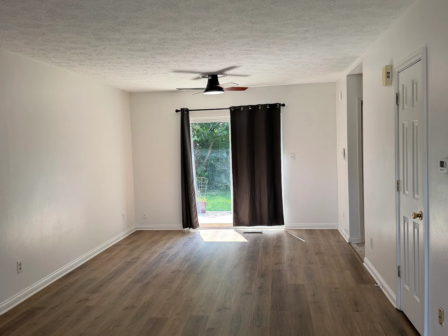 3 bed, 1.5 bath, 1426 sqft, $1,600 — Photo 4