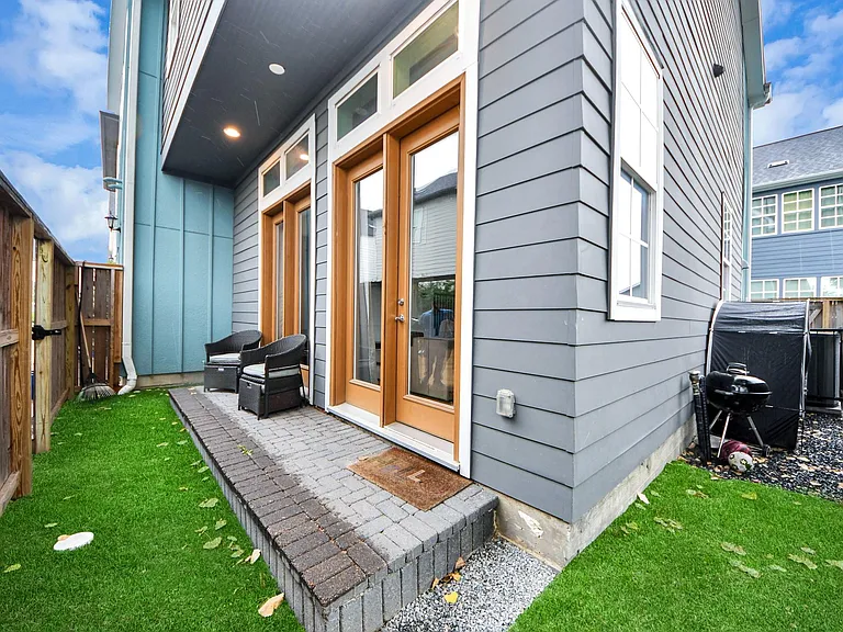 624 Delmar St — Photo 22