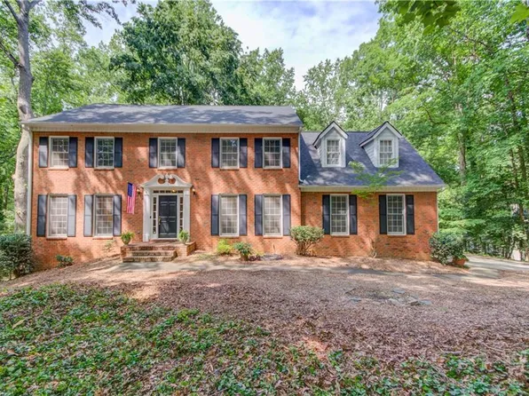 3741 Windhurst Dr, Lilburn, GA 30047