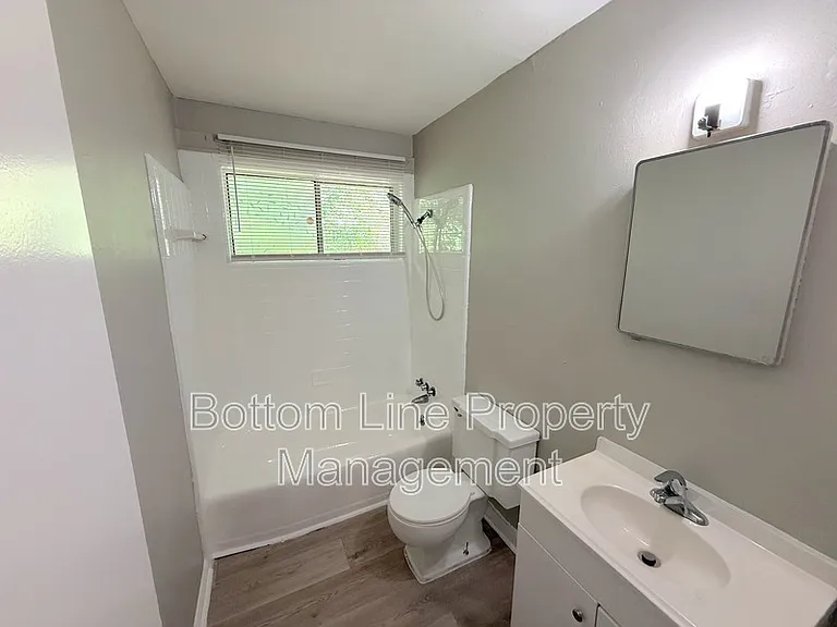 561 Blendwood Dr — Photo 6