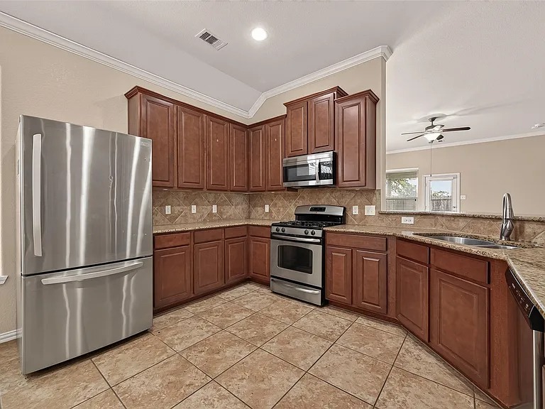 12107 Redbud Brook Trl — Photo 15