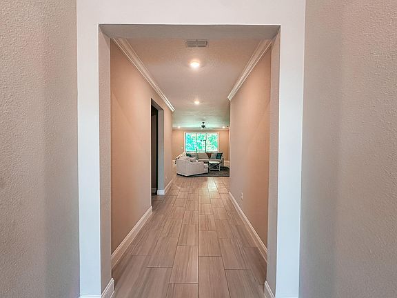 5th image of 560 Glorieta Dr