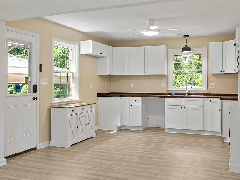 437 Woodsdale Rd — Photo 4