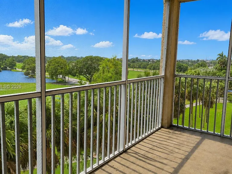 250 Jacaranda Dr #608 — Photo 1