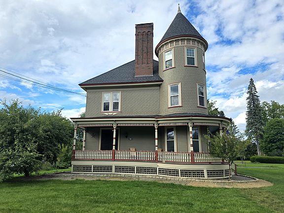 4th image of 32 Pleasant Street
