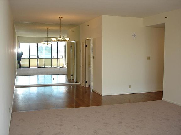4th image of 101 Lombard St APT 907W