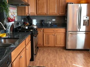 220 Raintree Ct, Aurora, IL 60504