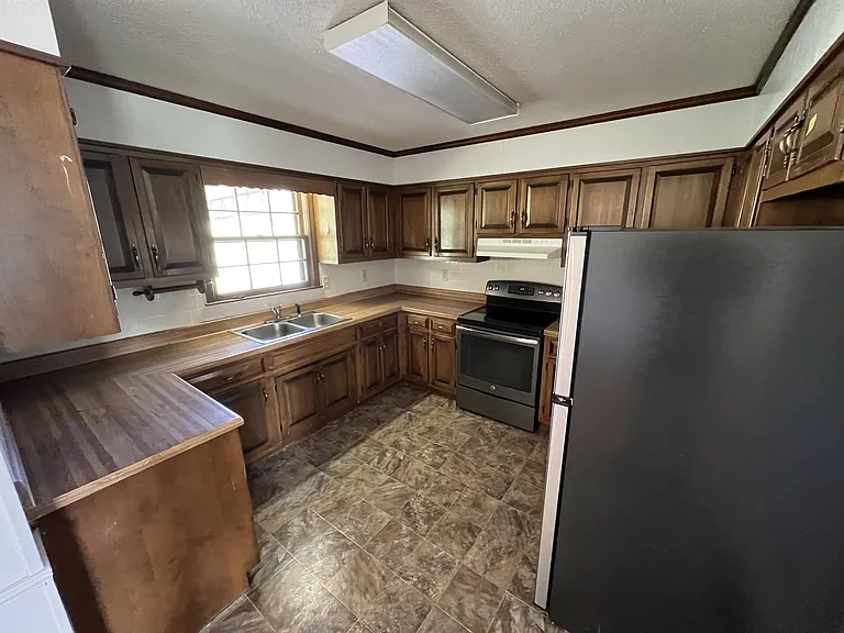1060 E Martin Ln — Photo 3