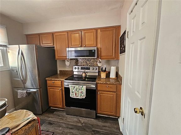 4th image of 3202 Clover Rd E