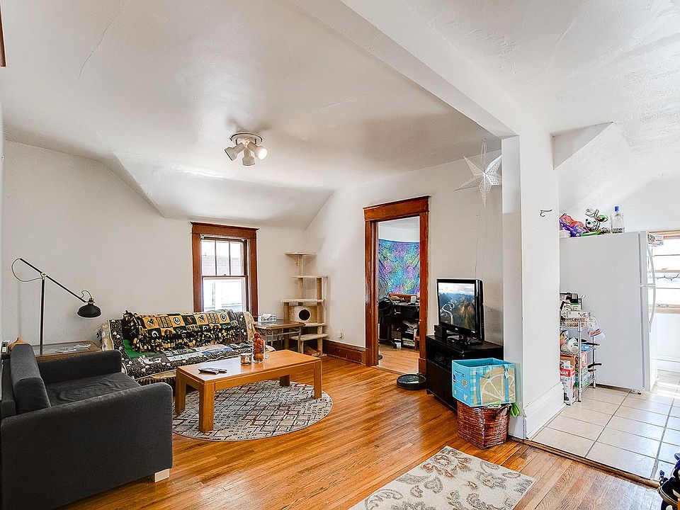 1st image of 906 Saint Clair Ave #2