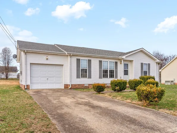 312 Hunter Owens Ct, Oak Grove, KY 42262
