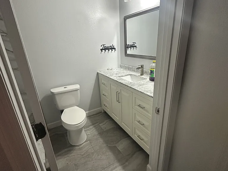 910 Derbyshire Dr — Photo 5
