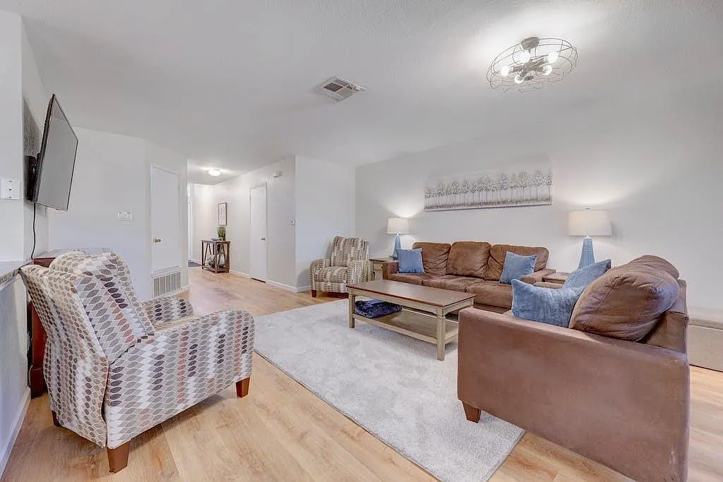 3 bed, 2.0 bath, 1586 sqft, $2,250 — Photo 4