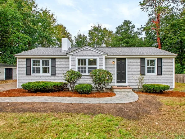 16 Lakeside Drive, Marstons Mills, MA 02648