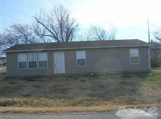 208 Spring St, Stockton, MO 65785