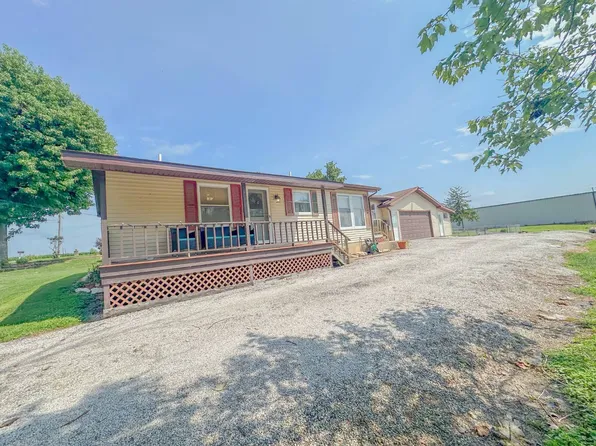 128 Liberty Ct, Pittsfield, IL 62363