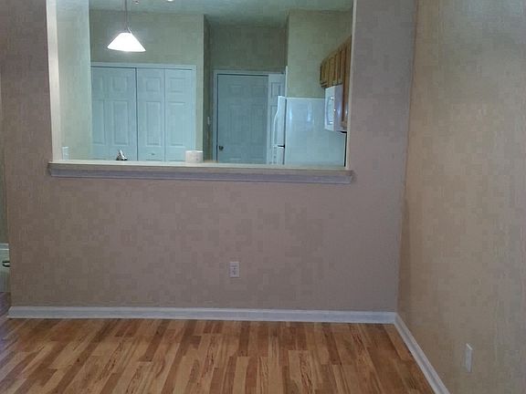 2nd image of 824 Southern Creek Dr #1