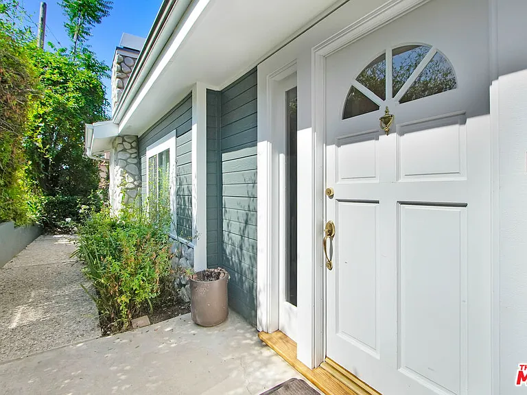 2401 Olive Ave — Photo 2