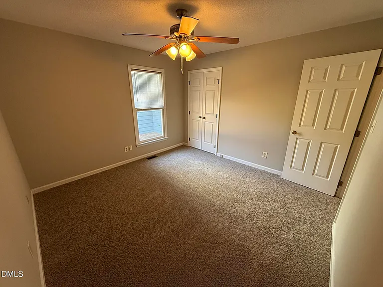 405 Avent Cir — Photo 16