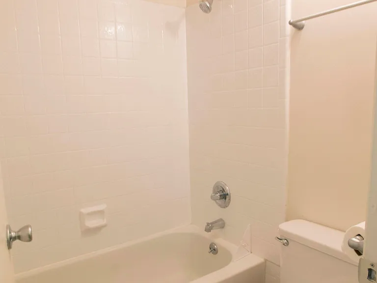 Kenwal Apartments — Photo 9