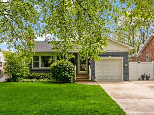 821 S Madison Ave, La Grange, IL 60525