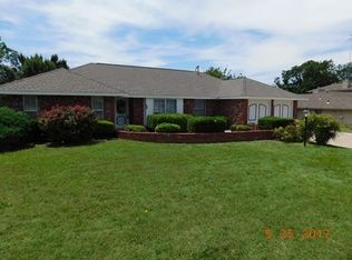 4624 NW Meadowbrook Dr, Lawton, OK 73505