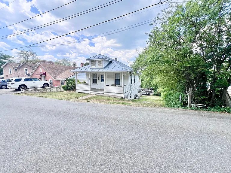 4 Tucker St — Photo 4