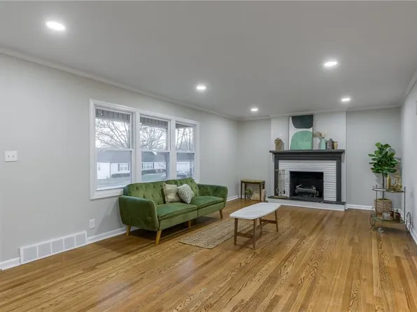 904 W 97th Ter, Kansas City, MO 64114