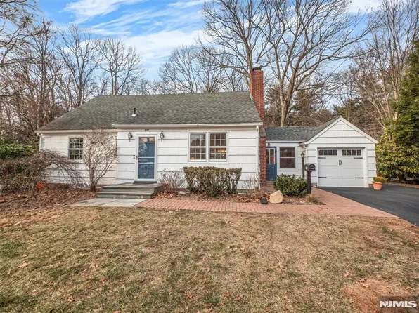 487 1st St, Oradell, NJ 07649