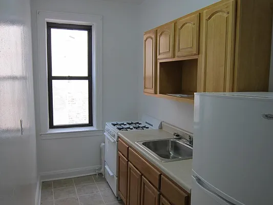 Rented by Realty 2000 Corp | media 10