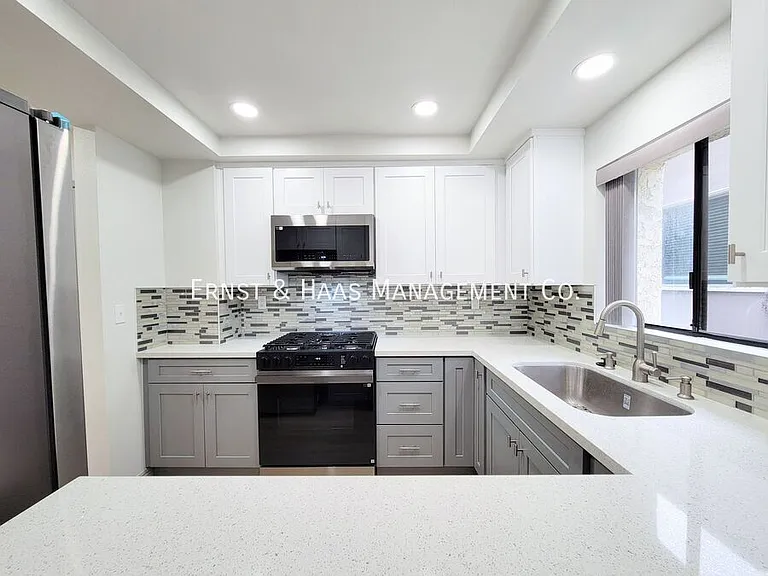 1758 E 2nd St #101 — Photo 10