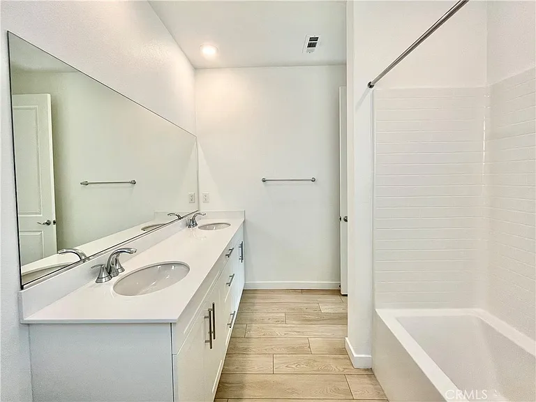 27812 Marquee Dr — Photo 22