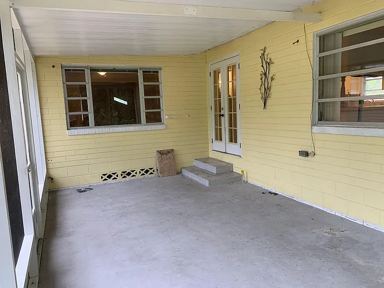220 S Elsasser St — Photo 10