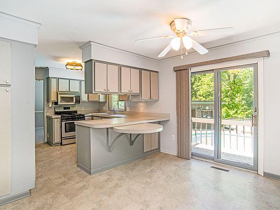 4th image of 733 Collindale Ave NW