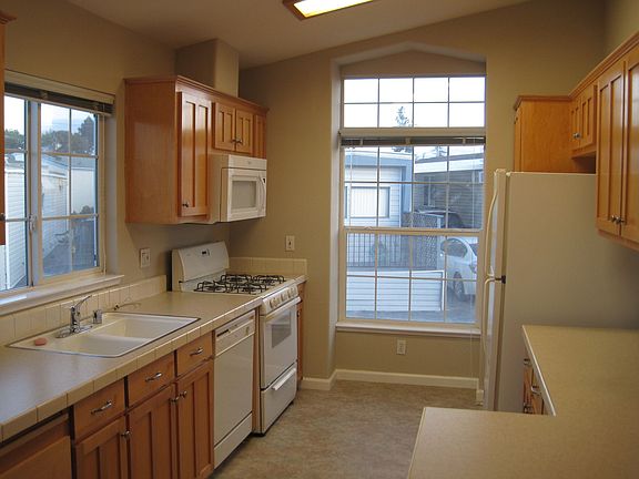 4th image of 3015 E Bayshore Rd #374