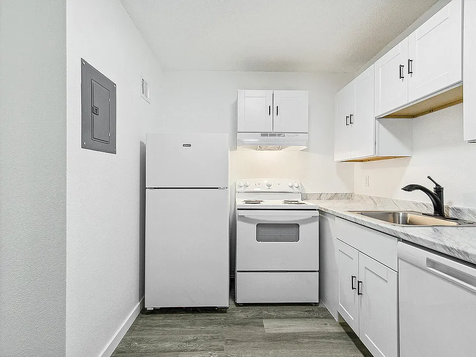 Oakwood Bend | Kitchen View 4